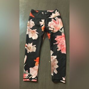 Old Navy Black and Pink Floral Leggings 👖🎀🥰